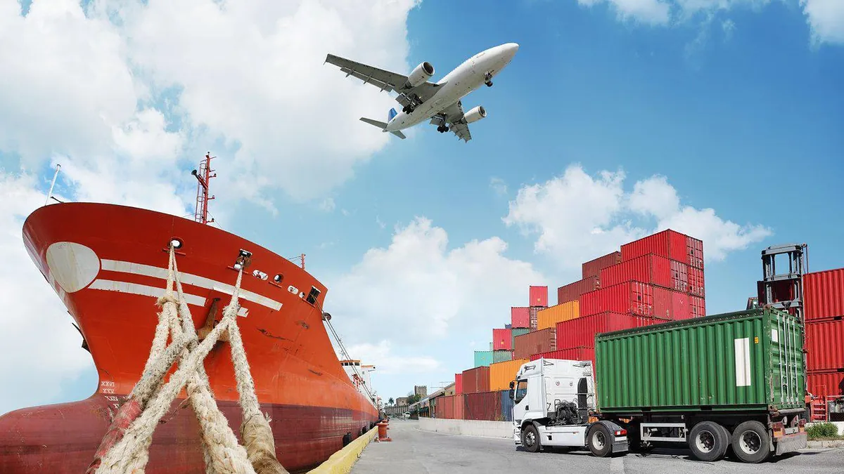 Barco, avión y camiones representando los distintos modos de transporte de carga